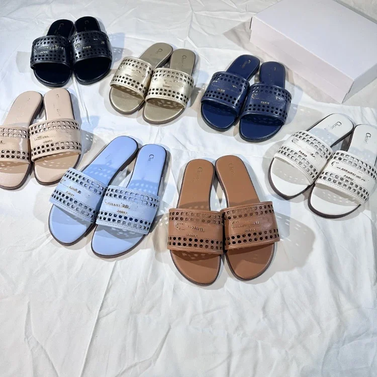 Chloé Slides